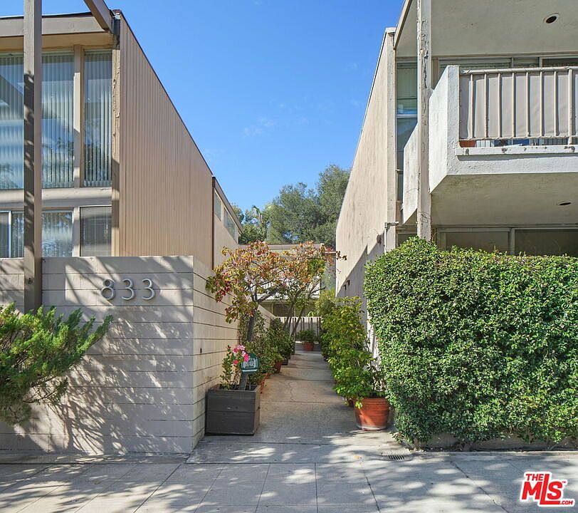 1st image of 833 Moraga Dr APT 15