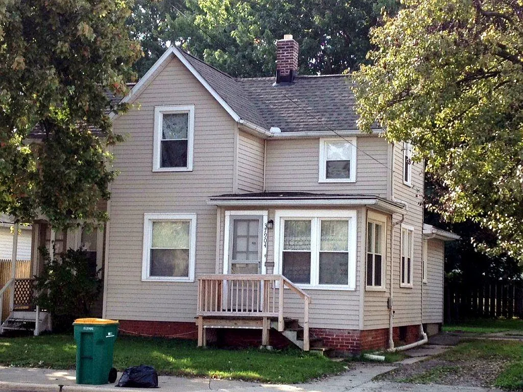 37904 Vine St photo 1