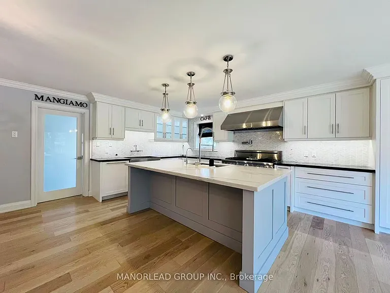 10 Greenyards Dr — Photo 4
