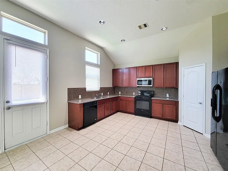 3007 Meadow Prairie St — Photo 10