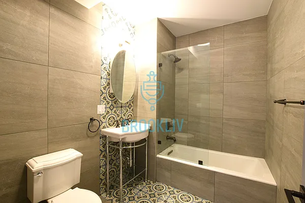 Rented by null | media 33