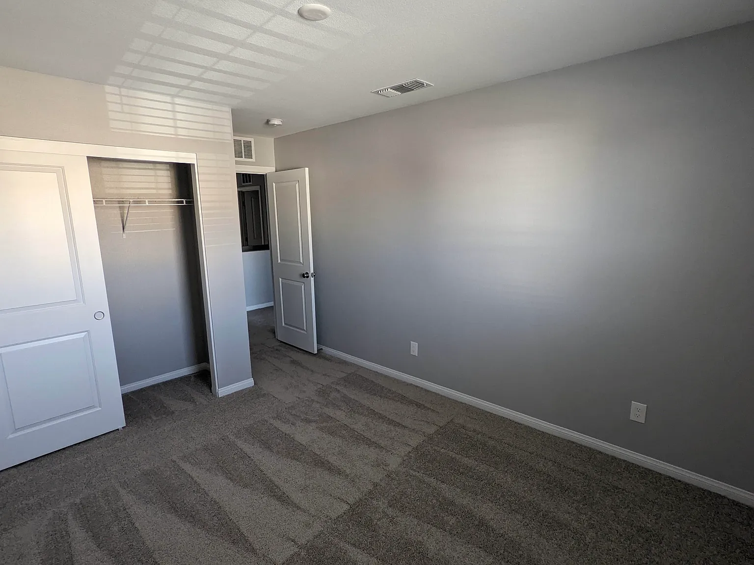 3 bed, 2.5 bath, 1762 sqft, $800 — Photo 2