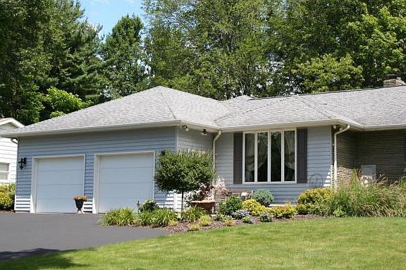2nd image of 421 Crescent Ln