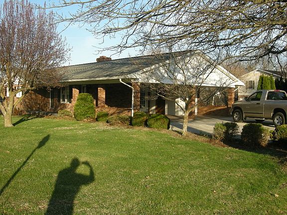 3rd image of 715 Mountain View Dr