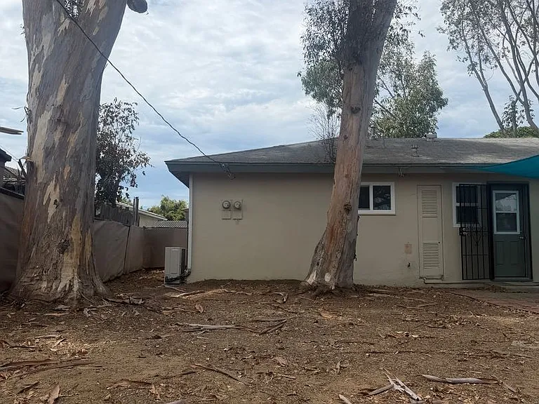 4539 Clairemont Dr — Photo 20