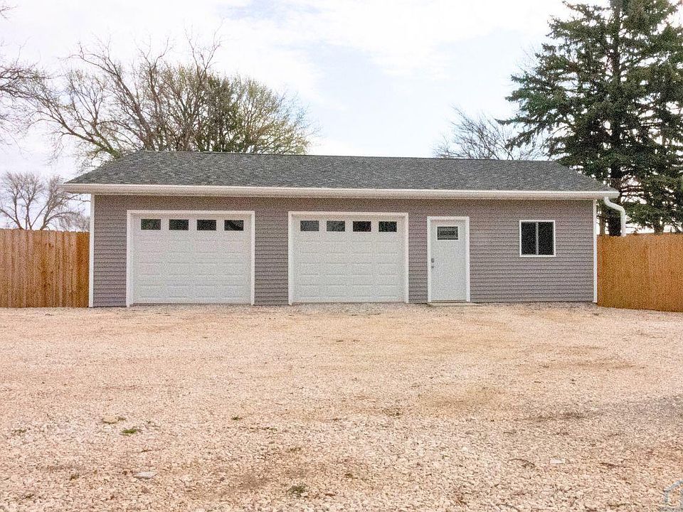 2nd image of 310 Clara St