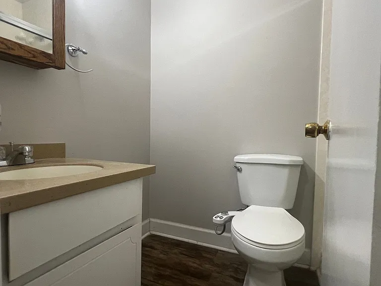 211 Laverne Dr — Photo 22
