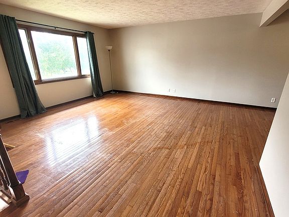 3rd image of 9406 S St