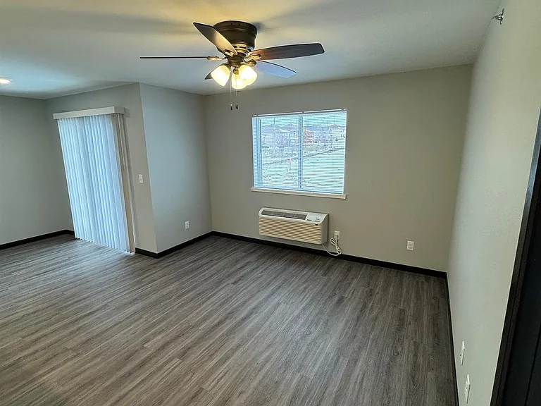 7758 Adrina Dr — Photo 32