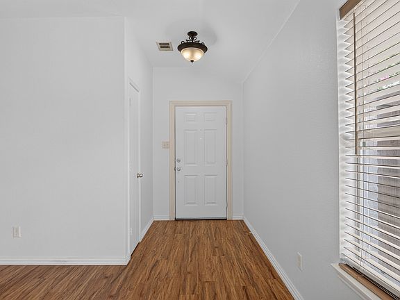 3rd image of 2805 Nandina St