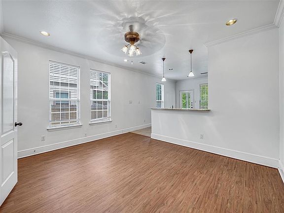 3rd image of 216 Pecan Holw