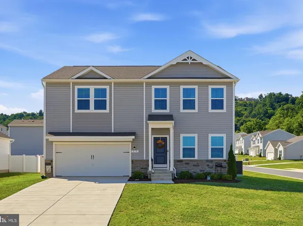 10 Stifftail Rd, Hedgesville, WV 25427