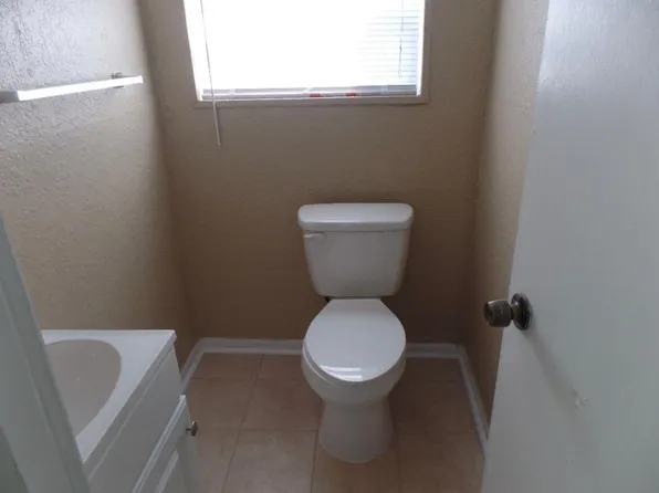 1933 College Cir S, Jacksonville, FL 32209