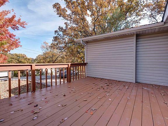 5th image of 130 Lakeshore Dr