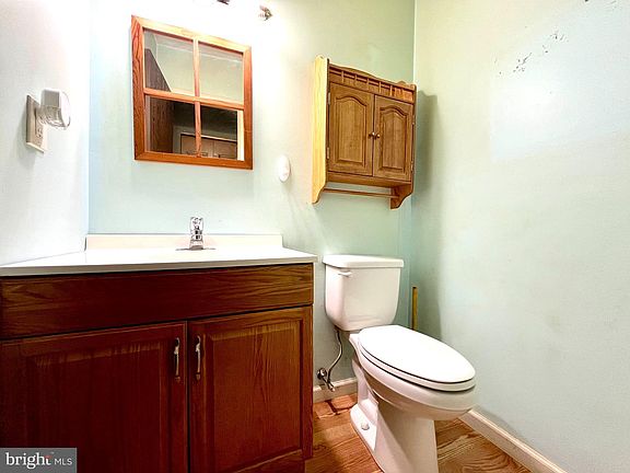 5th image of 903 Clover Pl