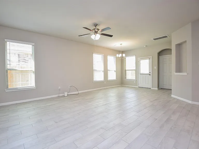 1428 Sundown Glen Ln — Photo 6