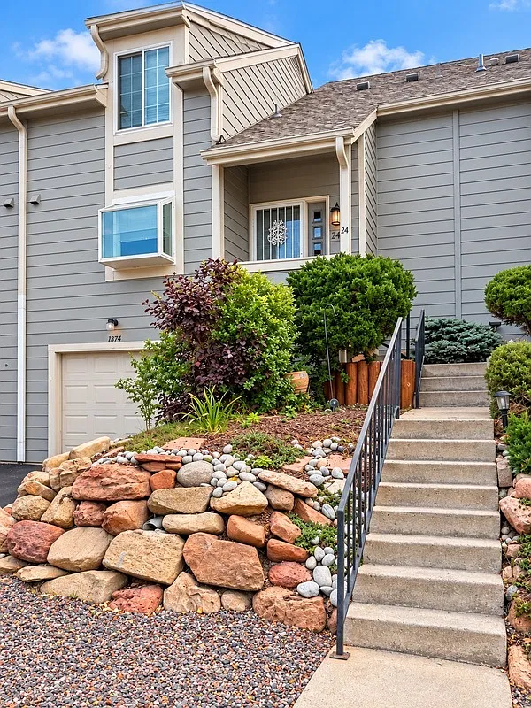 3 bed, 2.0 bath, 1512 sqft, $2,395 — Photo 2