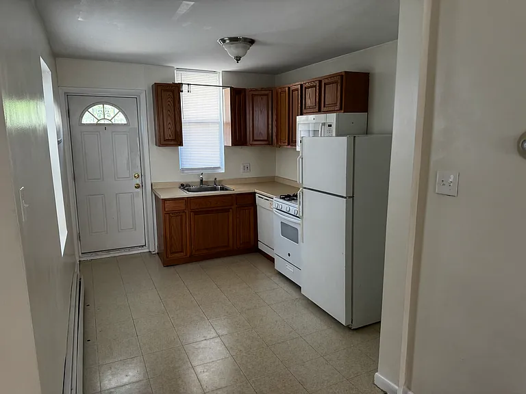 3015 Cambridge St — Photo 3