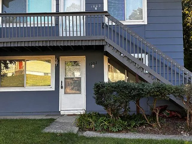 2 bed, 1.0 bath, 816 sqft, $1,700 — Photo 2