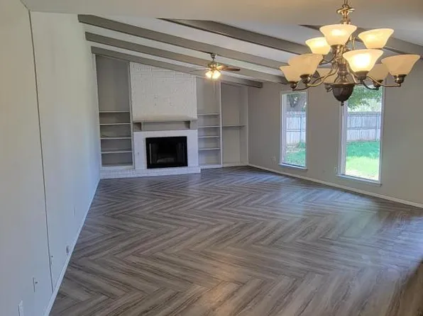 1121 E Harvester Ave, Pampa, TX 79065