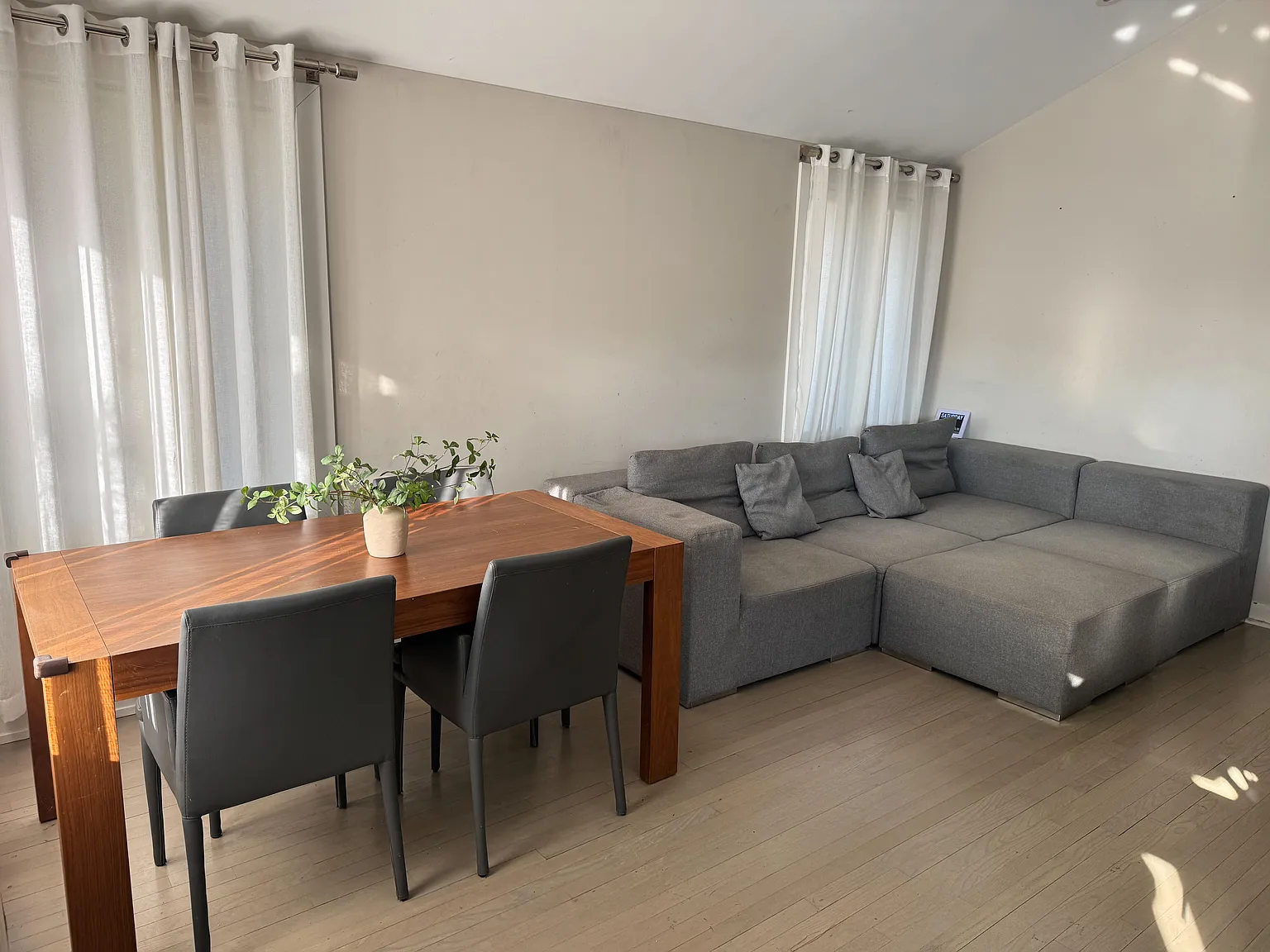 3 bed, 968 sqft, $4,000 — Photo 3