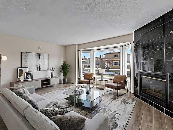 3rd image of 48 S Whitworth Way NE