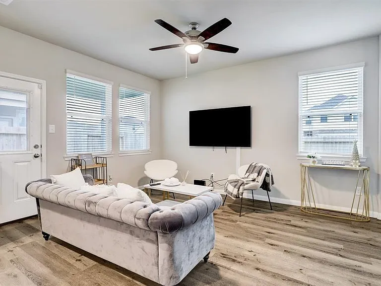 22219 Sovereign Heights Ln — Photo 2