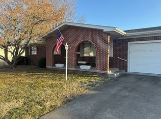 509 Orchard Ln, Du Quoin, IL 62832