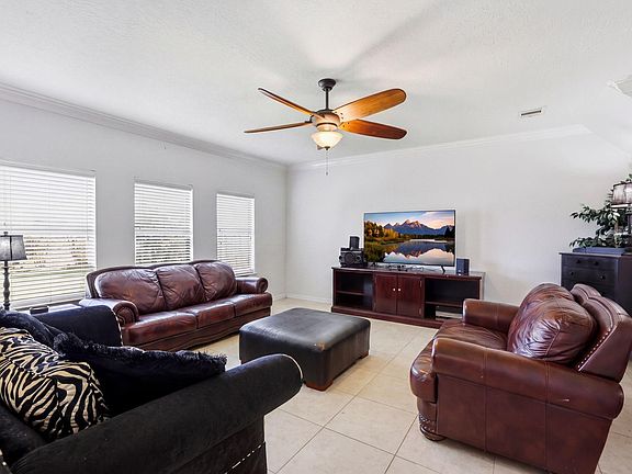 4th image of 6407 Hillock Ln