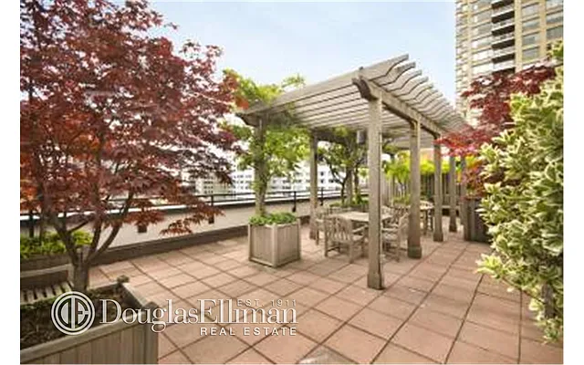 Rented by Douglas Elliman | media 28