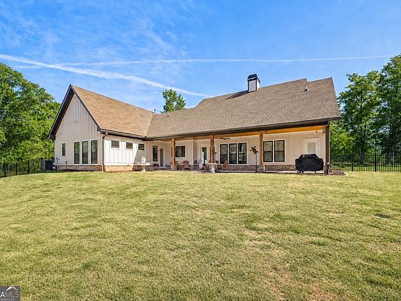 3rd image of 233 Hunter Rd