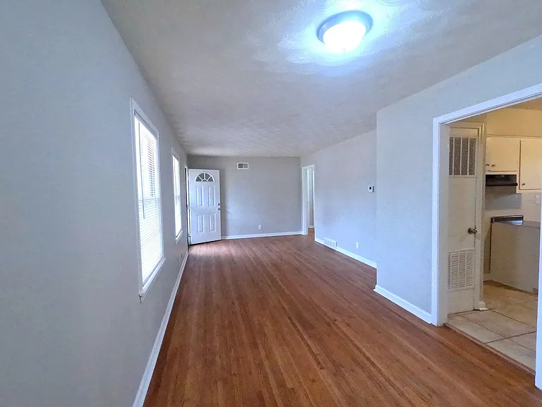 4898 Dianne Dr — Photo 6