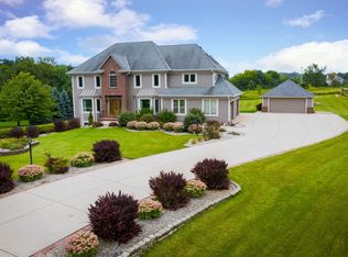 1748 Field Cliffe Dr, Richfield, WI 53076