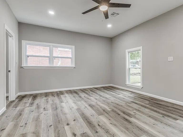 349 SE Rockwood Ave — Photo 45