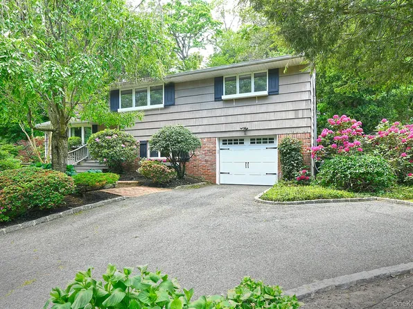 44 Wyoming Drive, Huntington Station, NY 11746