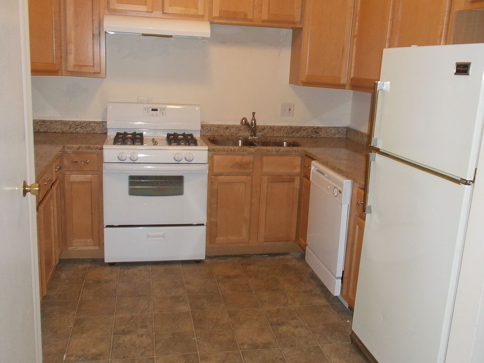 1st image of 16W571 Mockingbird Ln APT 107