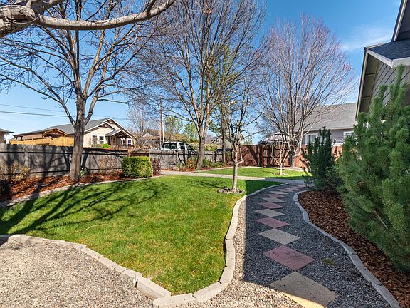 4th image of 584 Barton Rd