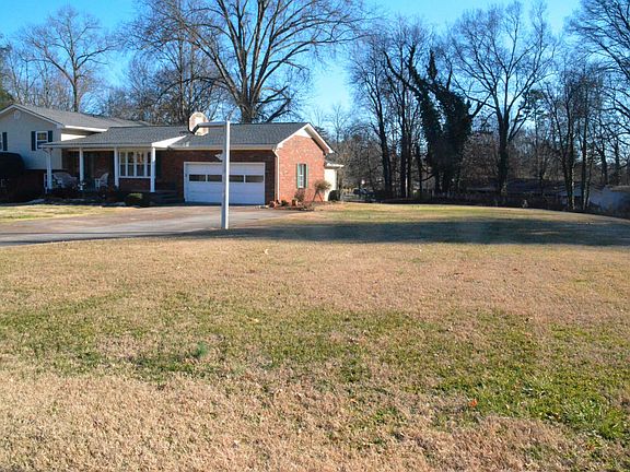 4th image of 7812 Luxmore Dr
