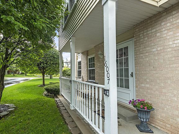 5th image of 16007 Laurel Dr