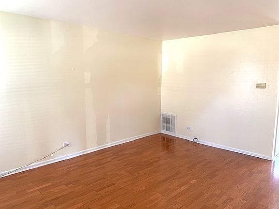 3rd image of 1953 Kenilworth Cir