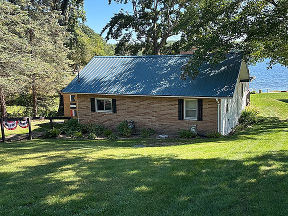 3rd image of 10780 Alpine Dr