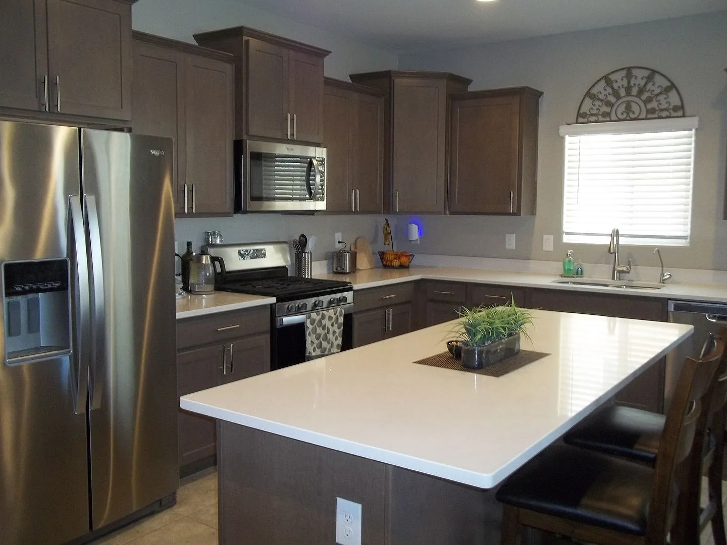 Stunning Fully furnished home 3 bed 2.5 baths 2056 sq ft w/heated pool Must see will rent fast! — Photo 2