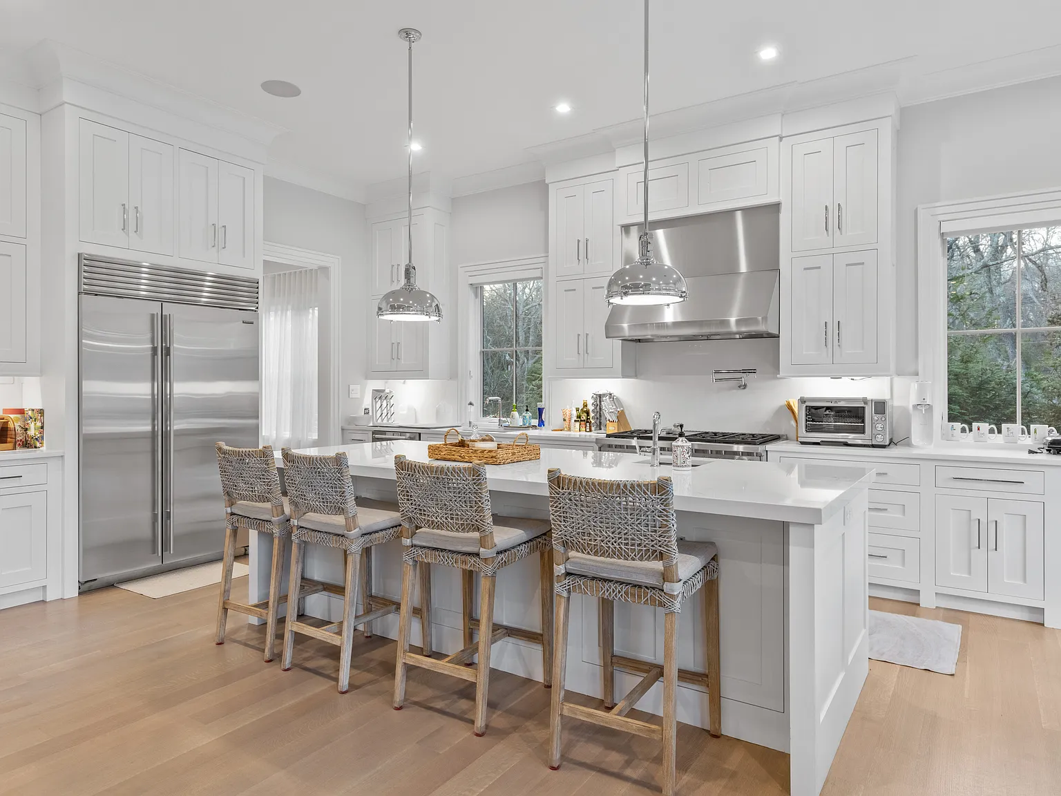 Modern Bridgehampton Gem, Great Location, 6 Bedroom, Heated Pool — Photo 3