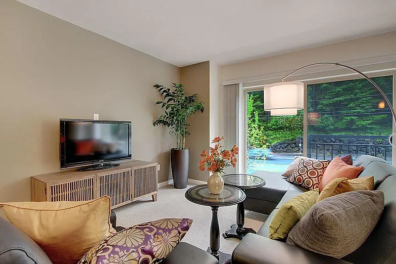 Compass Apartments — Photo 4
