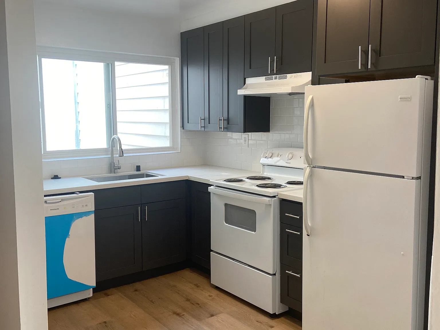 2 bed, 900 sqft, $5,995 — Photo 3
