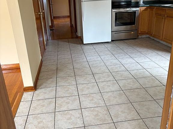 5th image of 27 Gilbert Ln