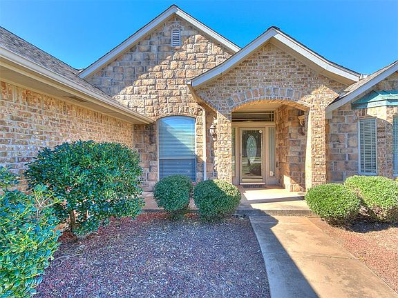 3rd image of 705 Kelsi Dr