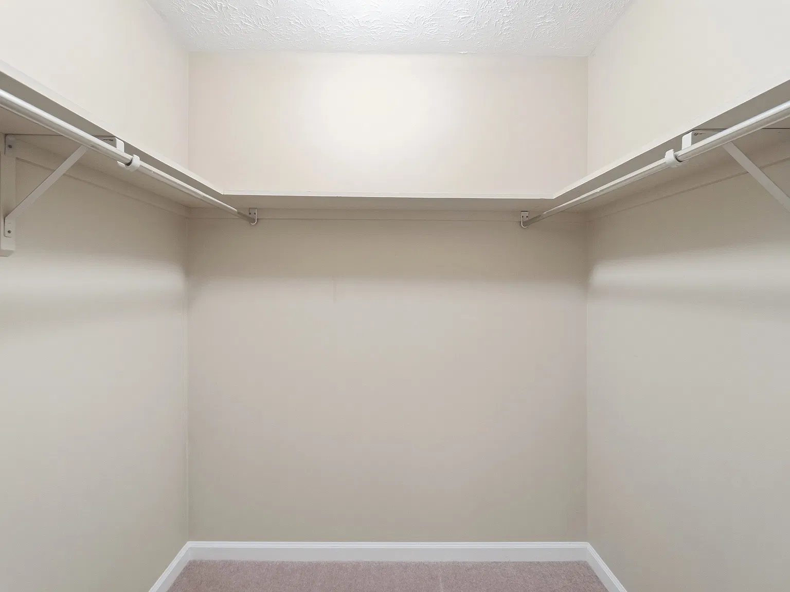 2 bed, 1056 sqft, $1,400 — Photo 2