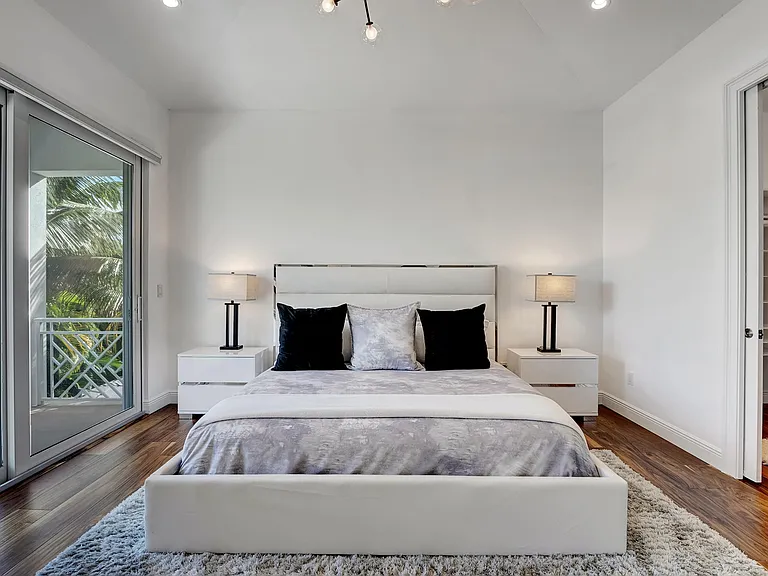 500 NE Wavecrest Way — Photo 41