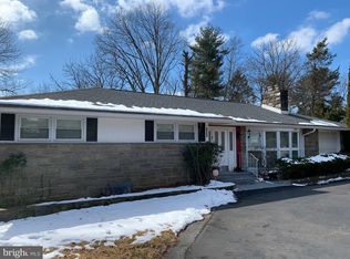 7917 Green Ln, Wyncote, PA 19095